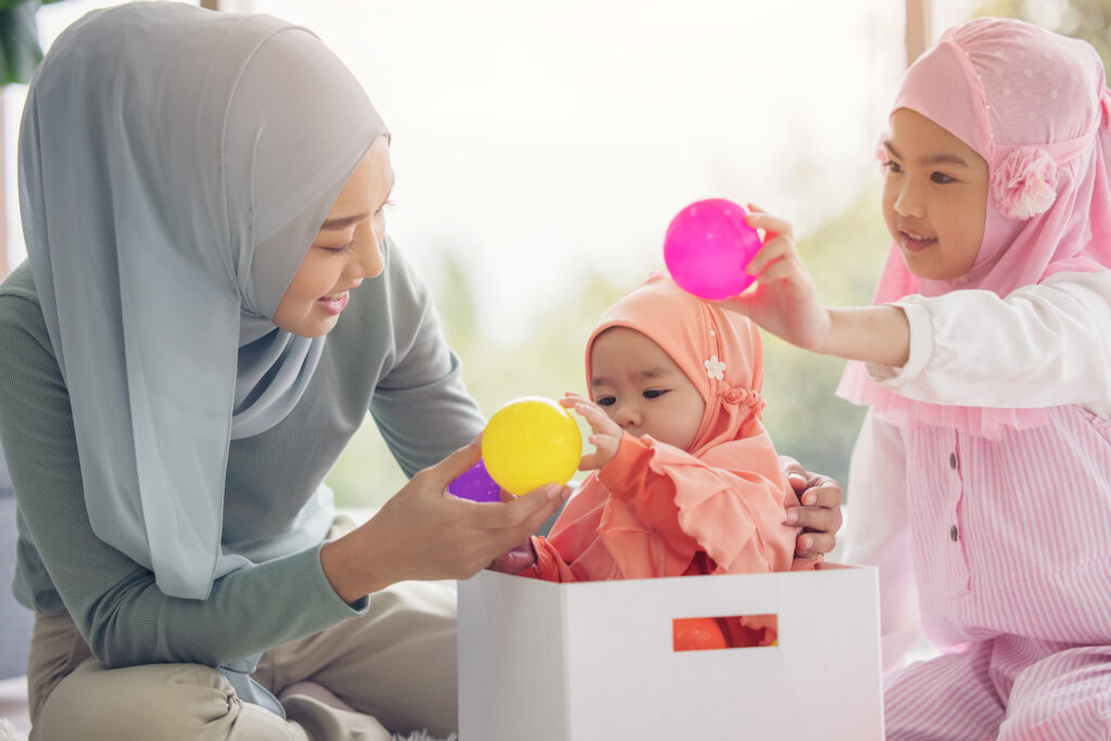 Ibu bersama anaknya untuk Majlis Aqiqah